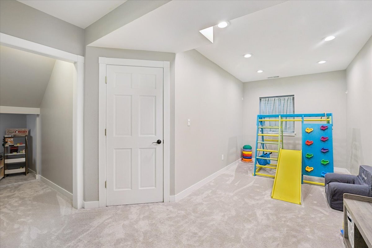 1571 Amos Bennett Street, Grayslake, IL 60030