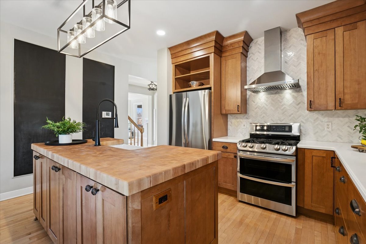 1571 Amos Bennett Street, Grayslake, IL 60030