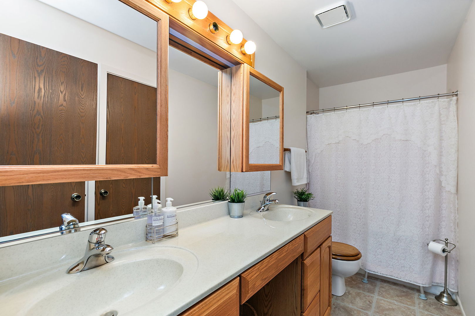 36 Waterbury Lane #N01, Schaumburg, IL 60193