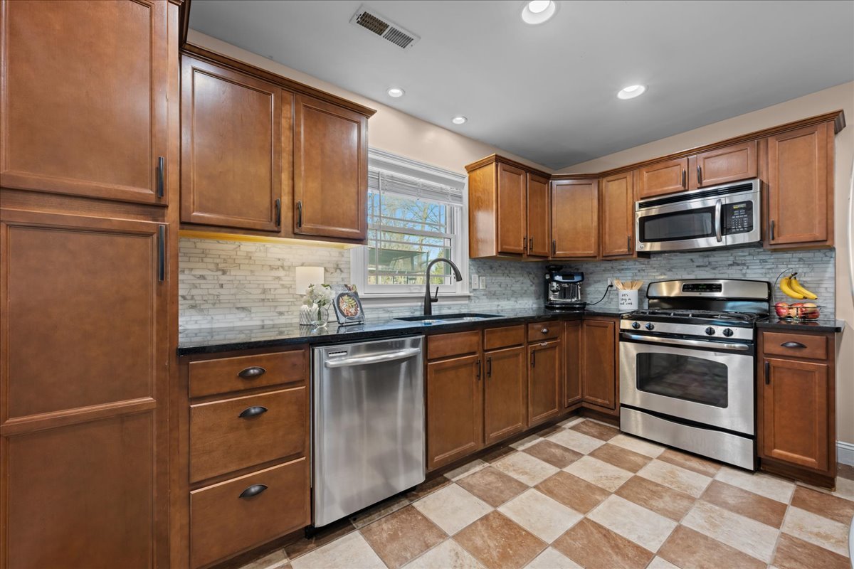 612 Illinois Street, Geneva, IL 60134