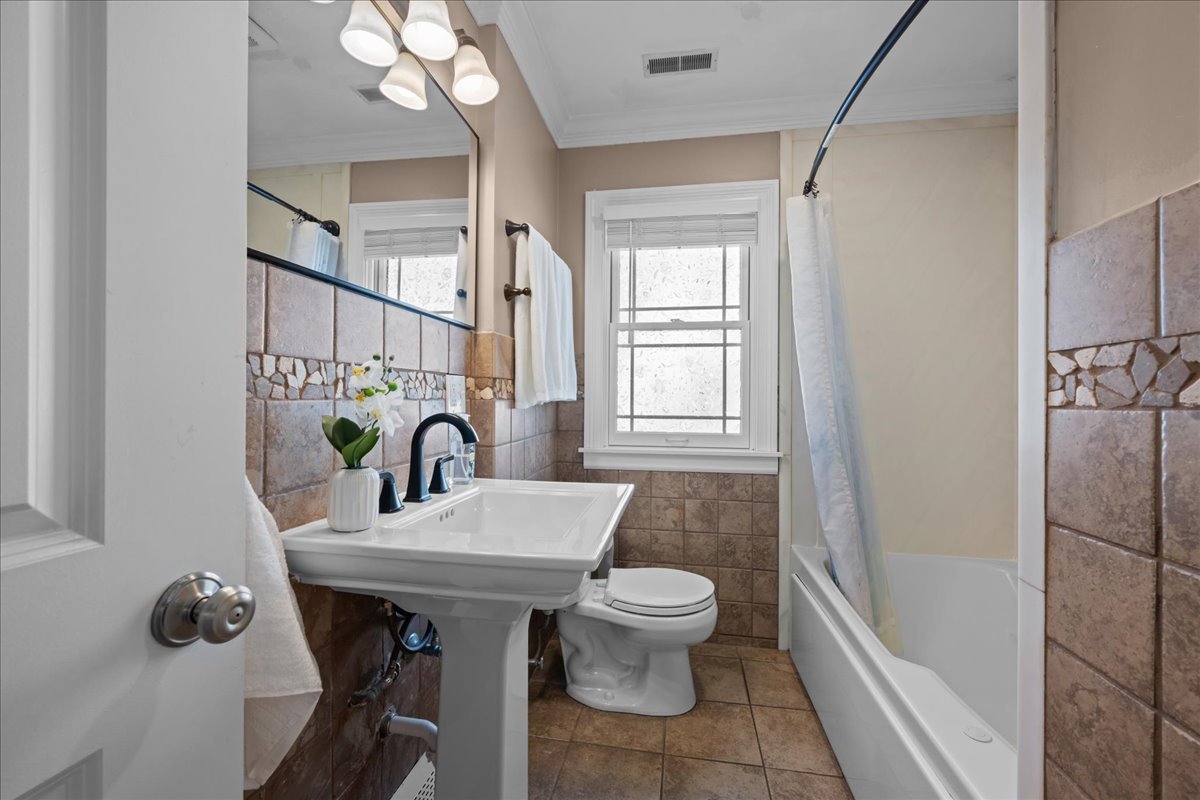 612 Illinois Street, Geneva, IL 60134