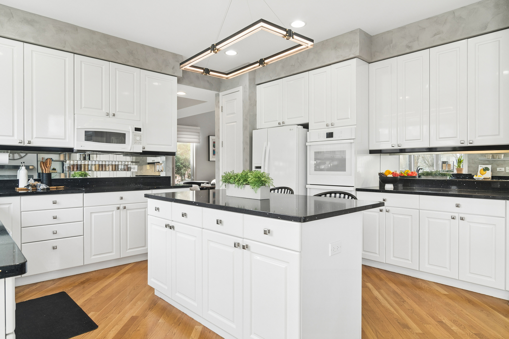 2038 Sheridan Road, Buffalo Grove, IL 60089