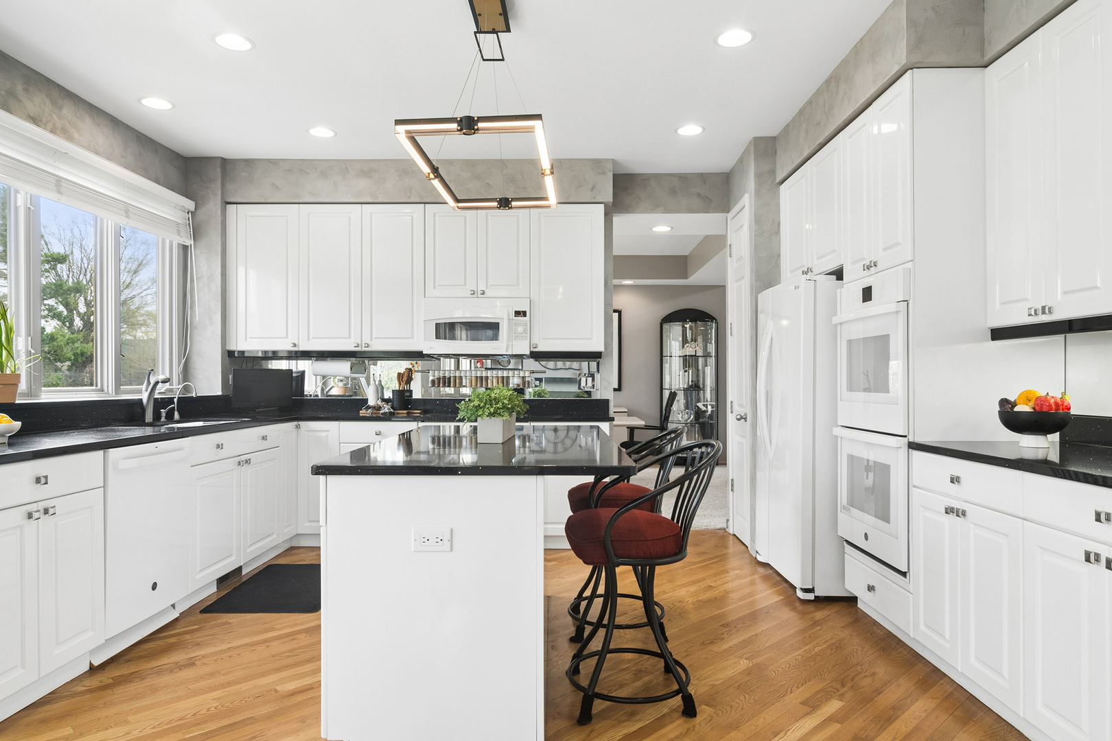 2038 Sheridan Road, Buffalo Grove, IL 60089