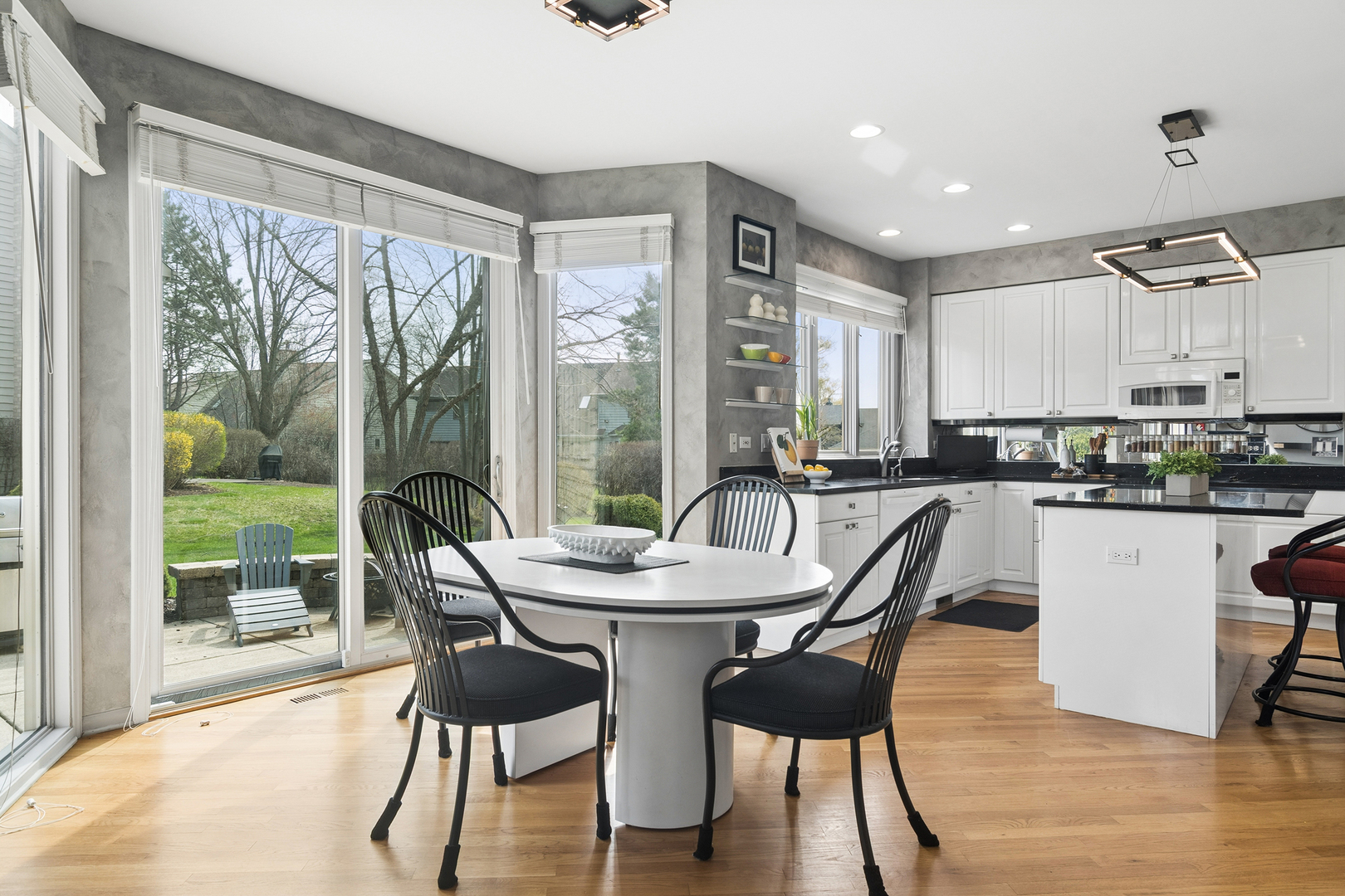 2038 Sheridan Road, Buffalo Grove, IL 60089