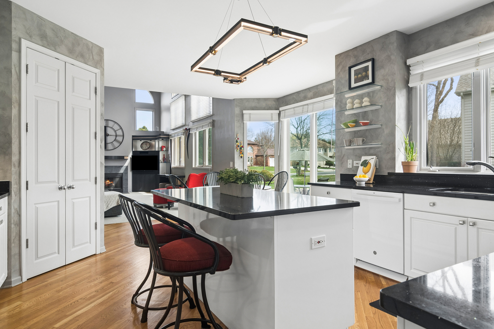 2038 Sheridan Road, Buffalo Grove, IL 60089