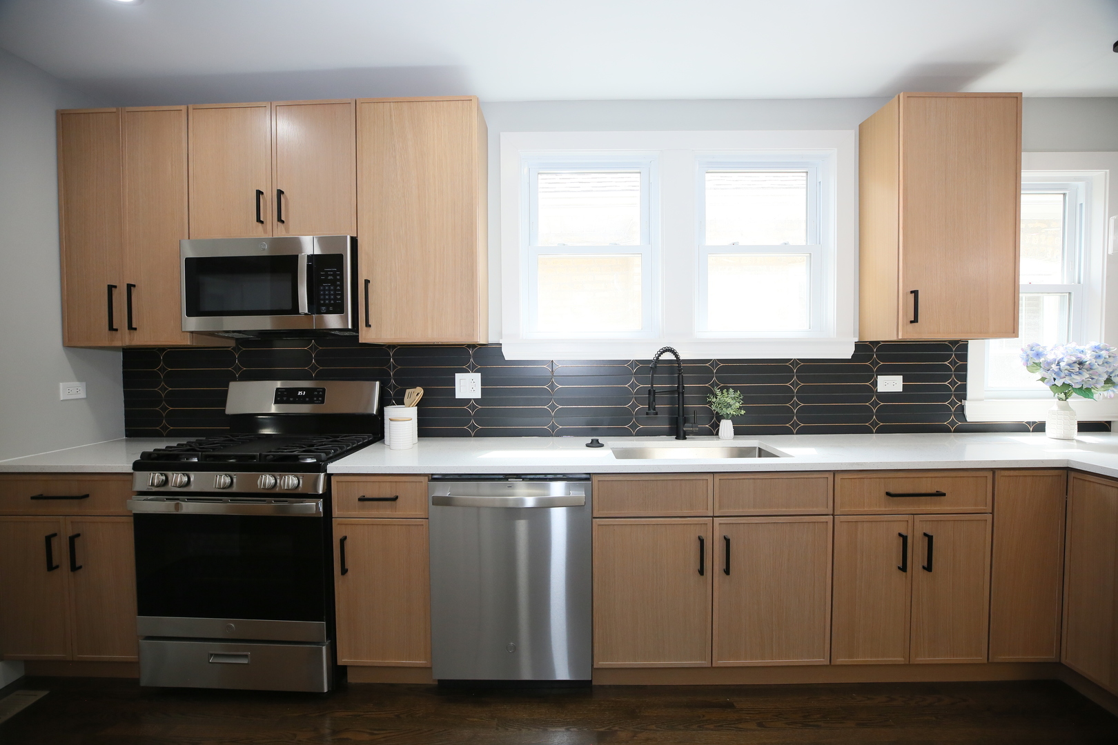 2955 N LOTUS Avenue, Chicago, IL 60641