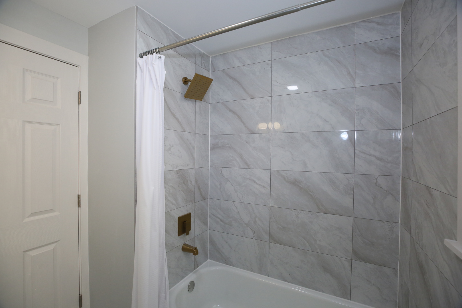 2955 N LOTUS Avenue, Chicago, IL 60641