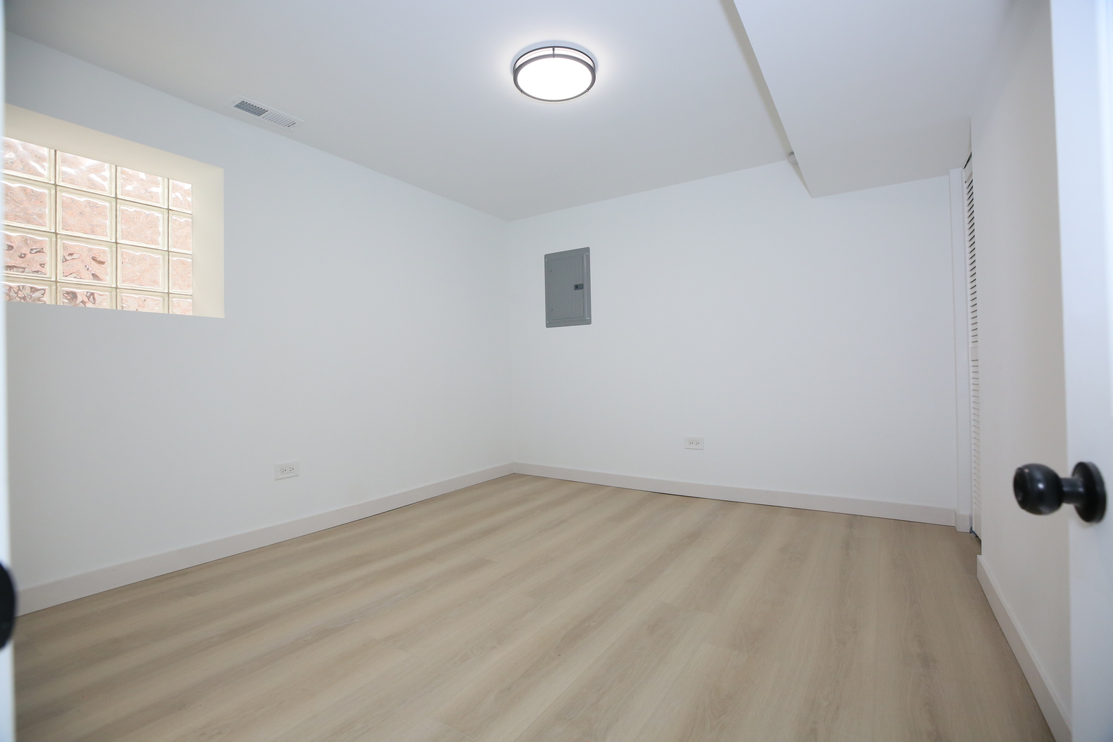 2955 N LOTUS Avenue, Chicago, IL 60641