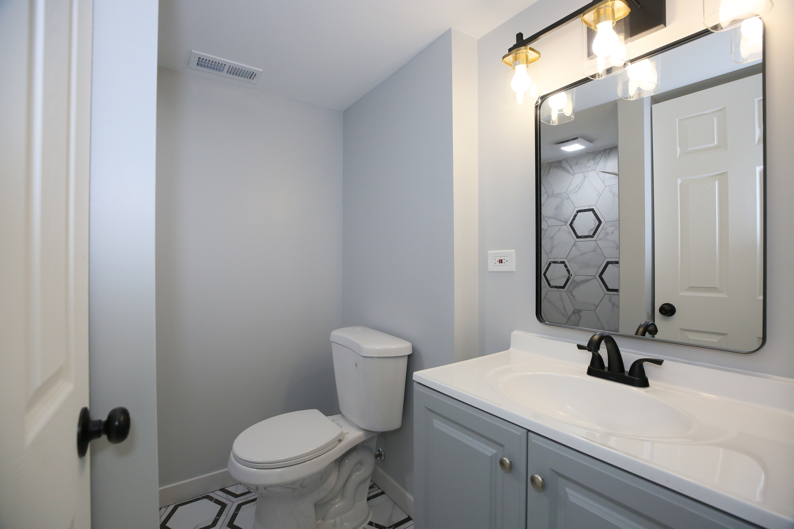 2955 N LOTUS Avenue, Chicago, IL 60641