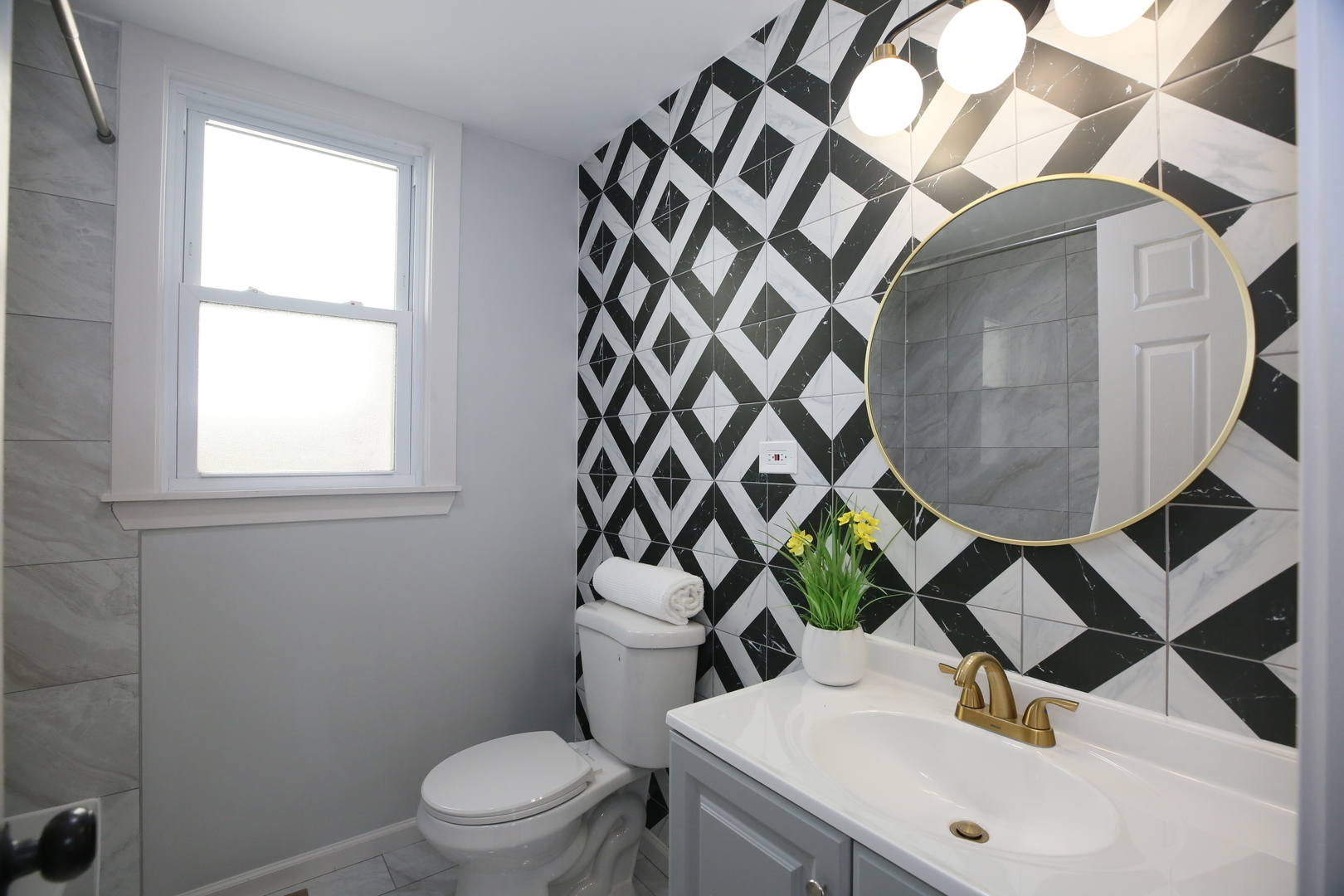 2955 N LOTUS Avenue, Chicago, IL 60641