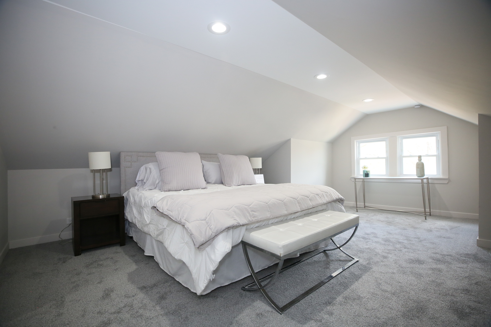 2955 N LOTUS Avenue, Chicago, IL 60641