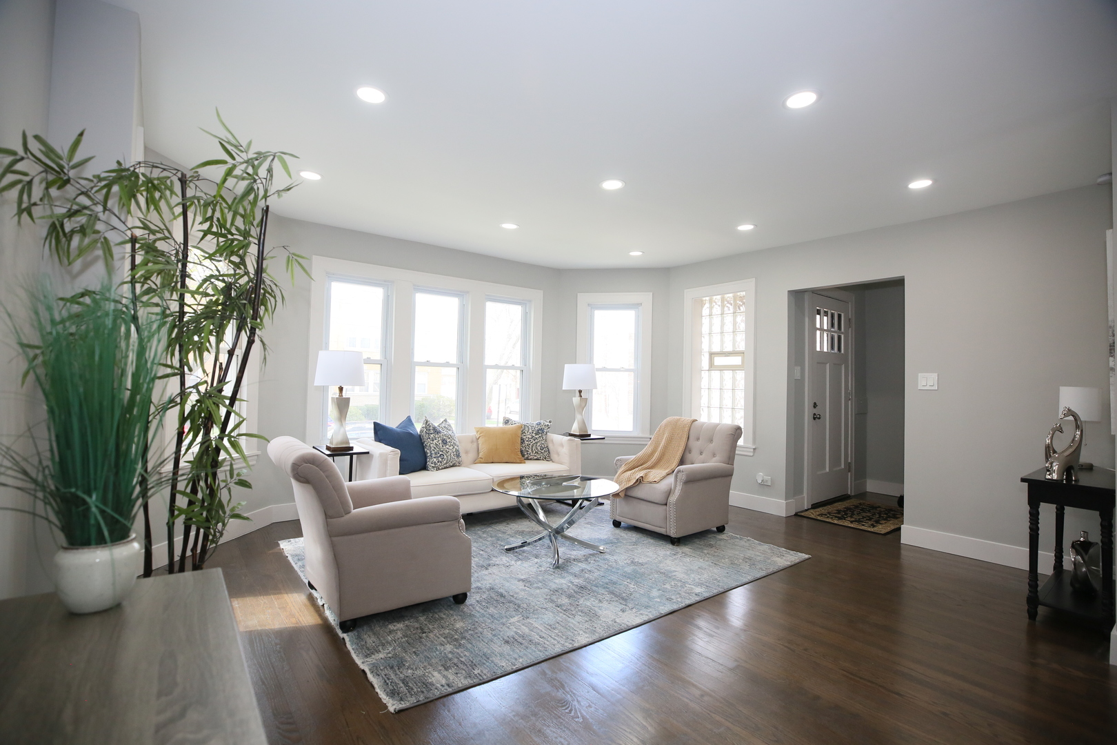 2955 N LOTUS Avenue, Chicago, IL 60641