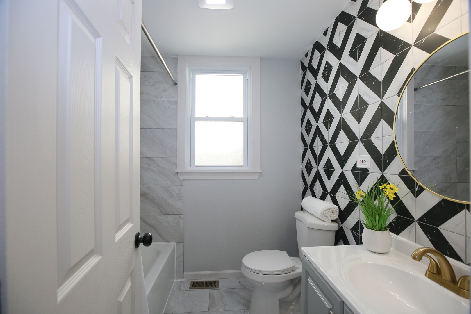 2955 N LOTUS Avenue, Chicago, IL 60641