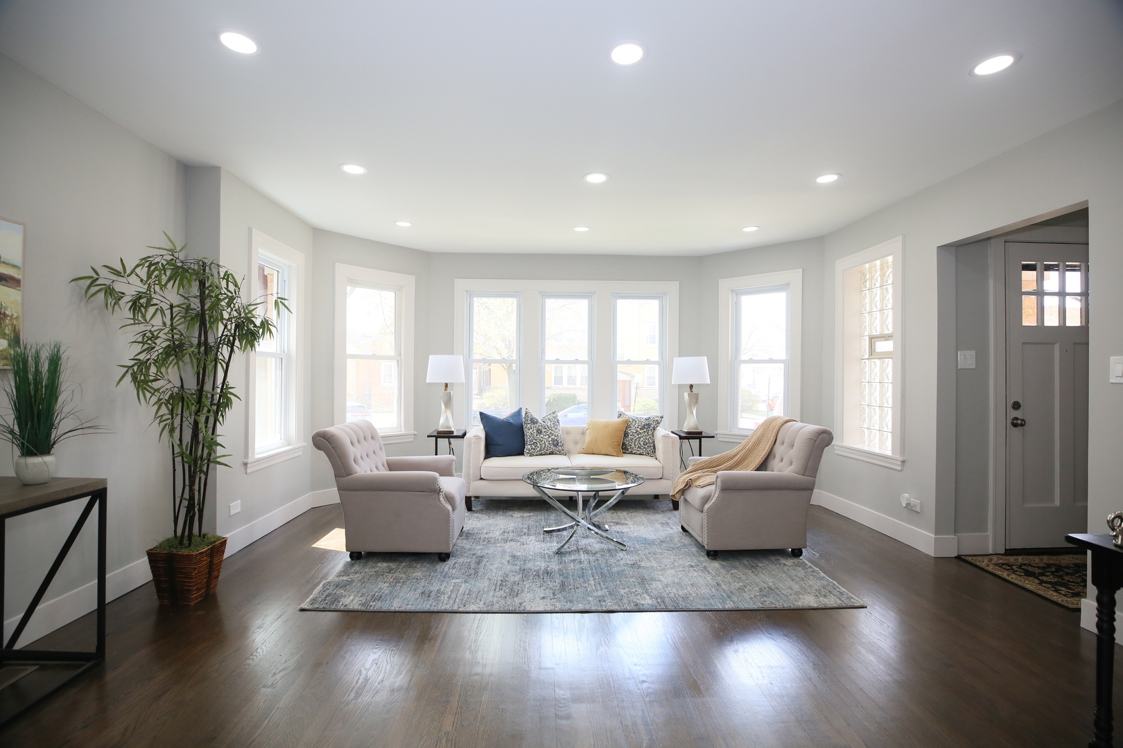 2955 N LOTUS Avenue, Chicago, IL 60641