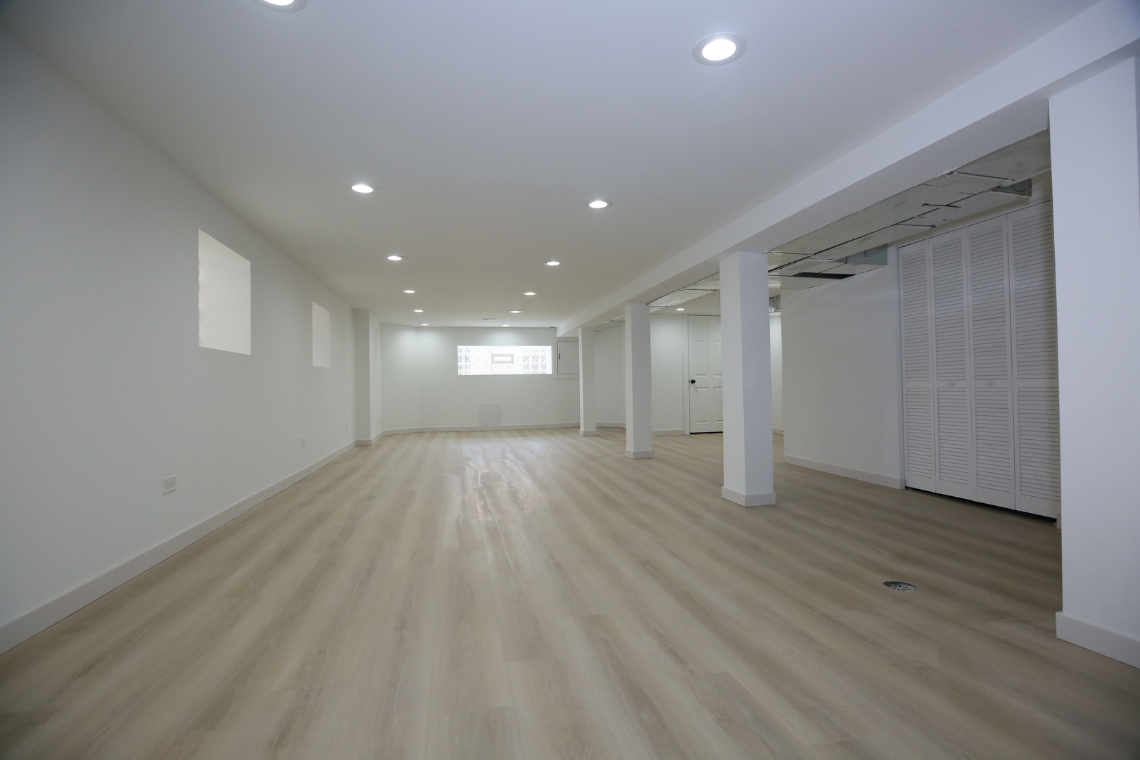 2955 N LOTUS Avenue, Chicago, IL 60641