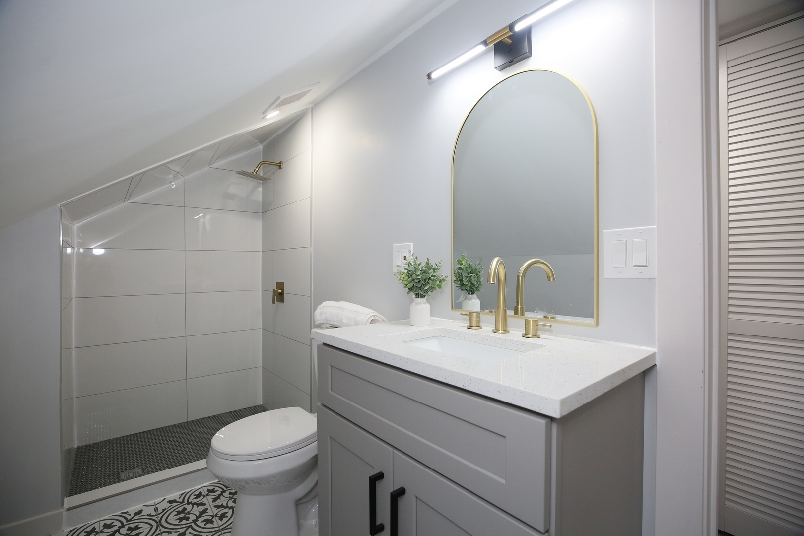 2955 N LOTUS Avenue, Chicago, IL 60641