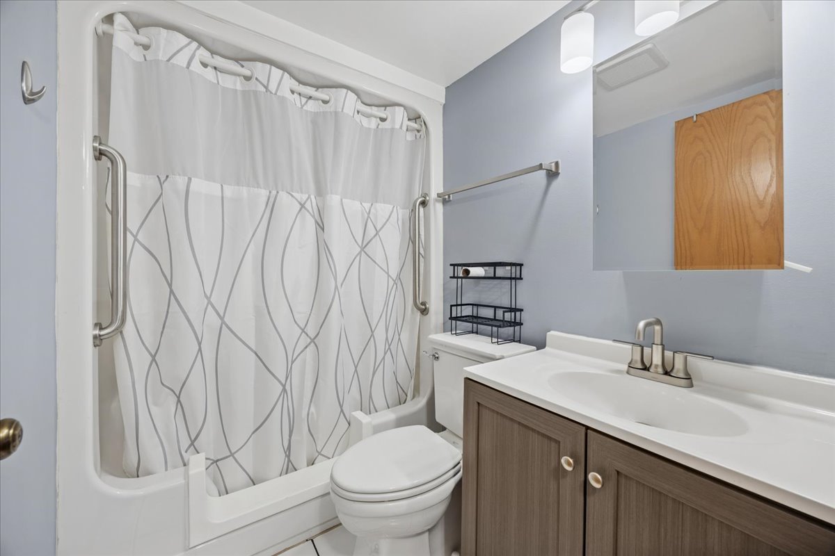 9130 W 95th Street #1B, Hickory Hills, IL 60457