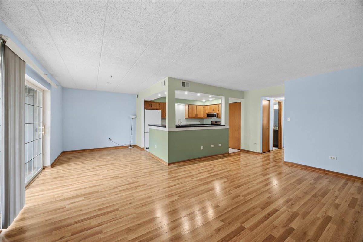 9130 W 95th Street #1B, Hickory Hills, IL 60457