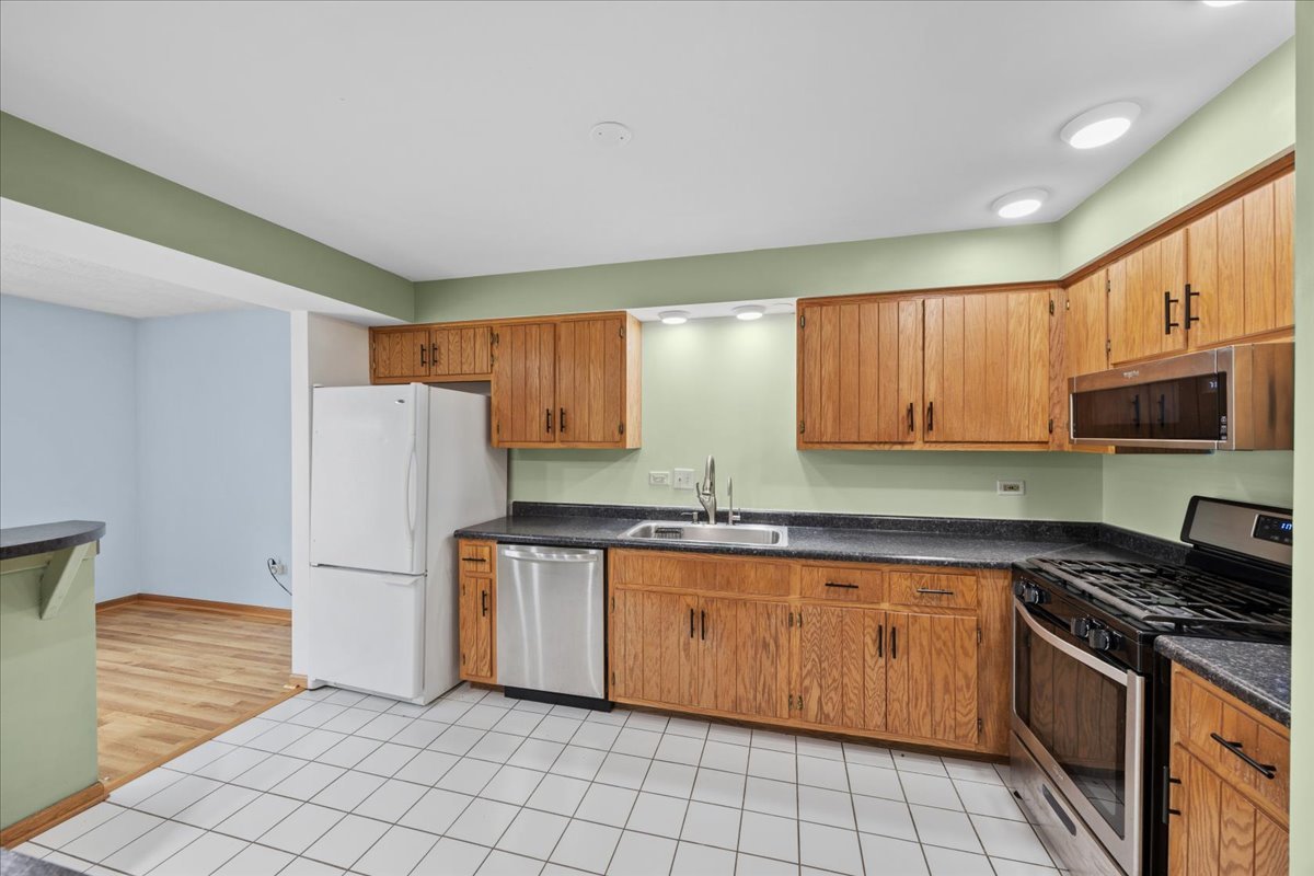 9130 W 95th Street #1B, Hickory Hills, IL 60457