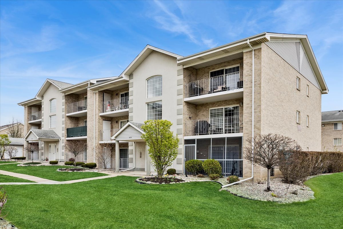 9130 W 95th Street #1B, Hickory Hills, IL 60457
