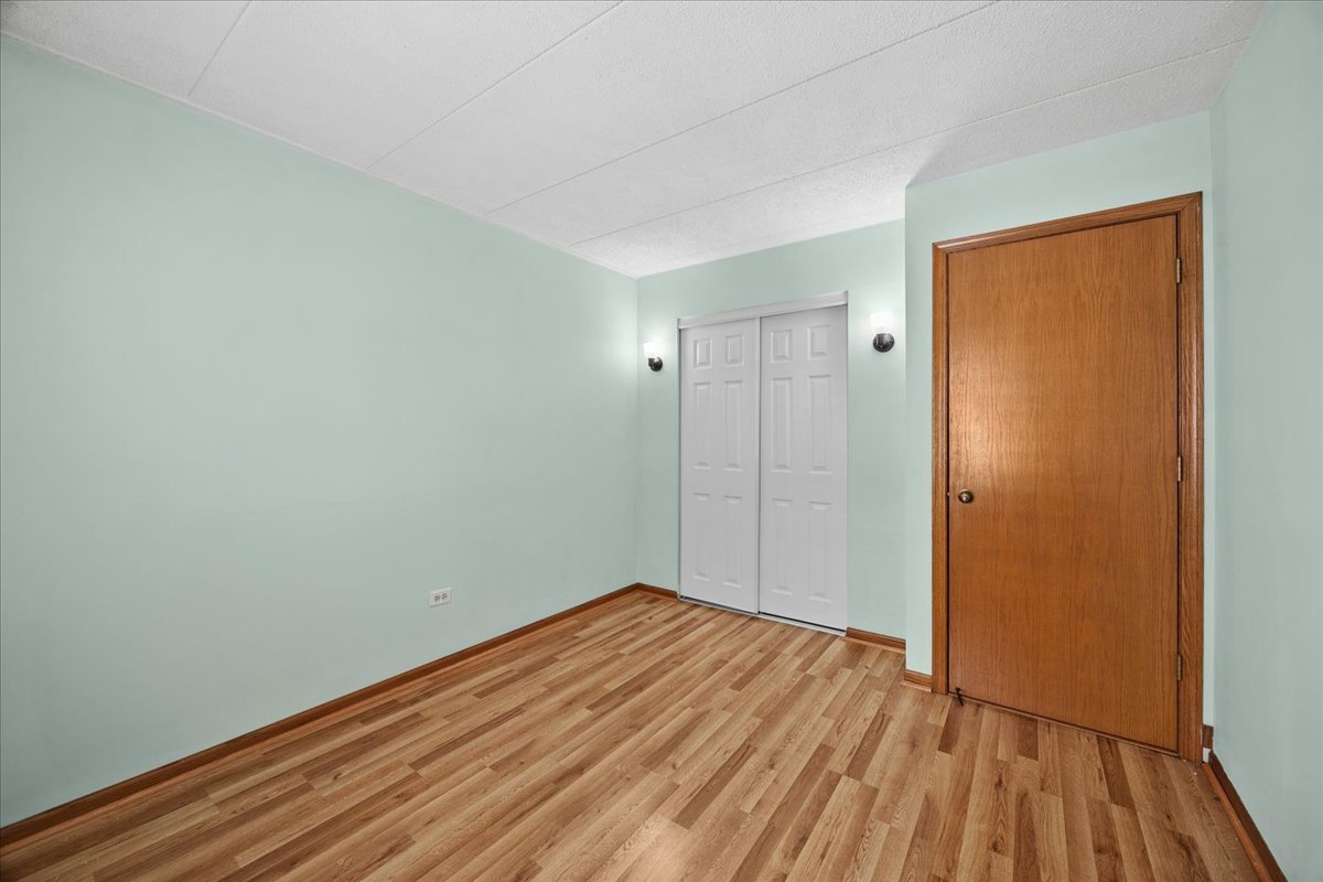 9130 W 95th Street #1B, Hickory Hills, IL 60457