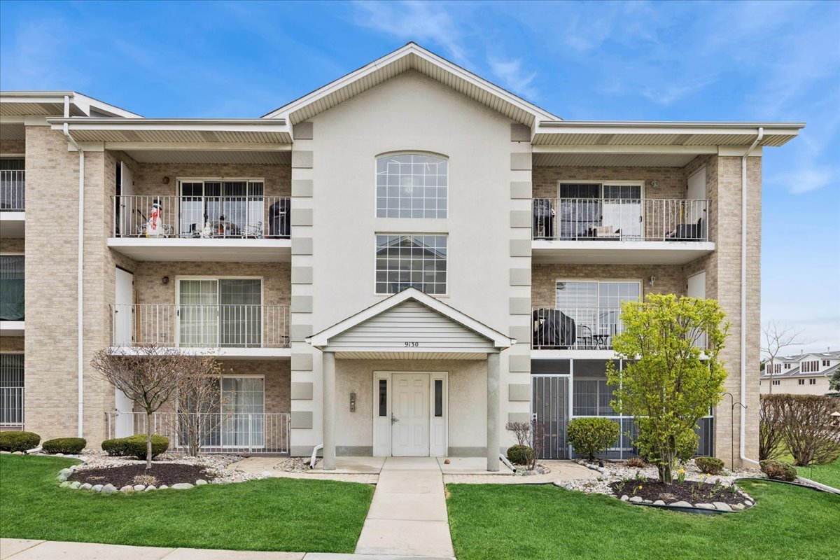 9130 W 95th Street #1B, Hickory Hills, IL 60457