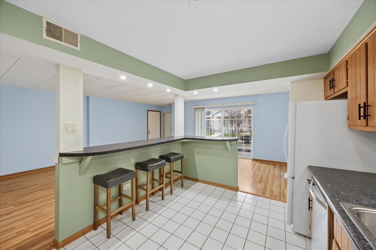 9130 W 95th Street #1B, Hickory Hills, IL 60457