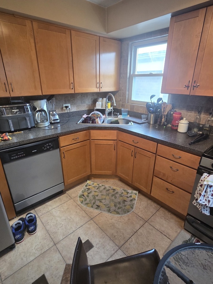 7925 S Richmond Street, Chicago, IL 60652