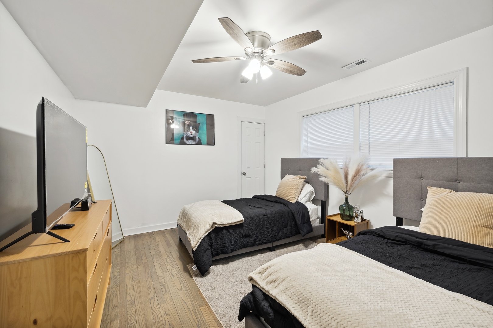 5565 W Gladys Avenue #2, Chicago, IL 60644