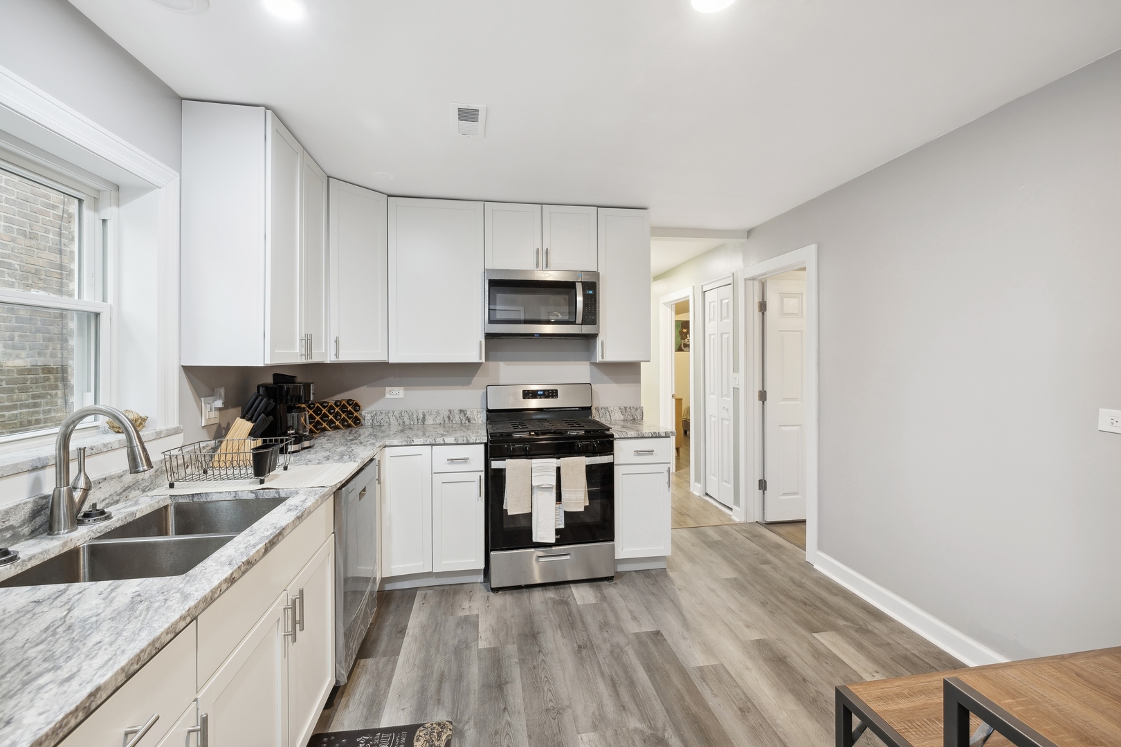 5565 W Gladys Avenue #2, Chicago, IL 60644