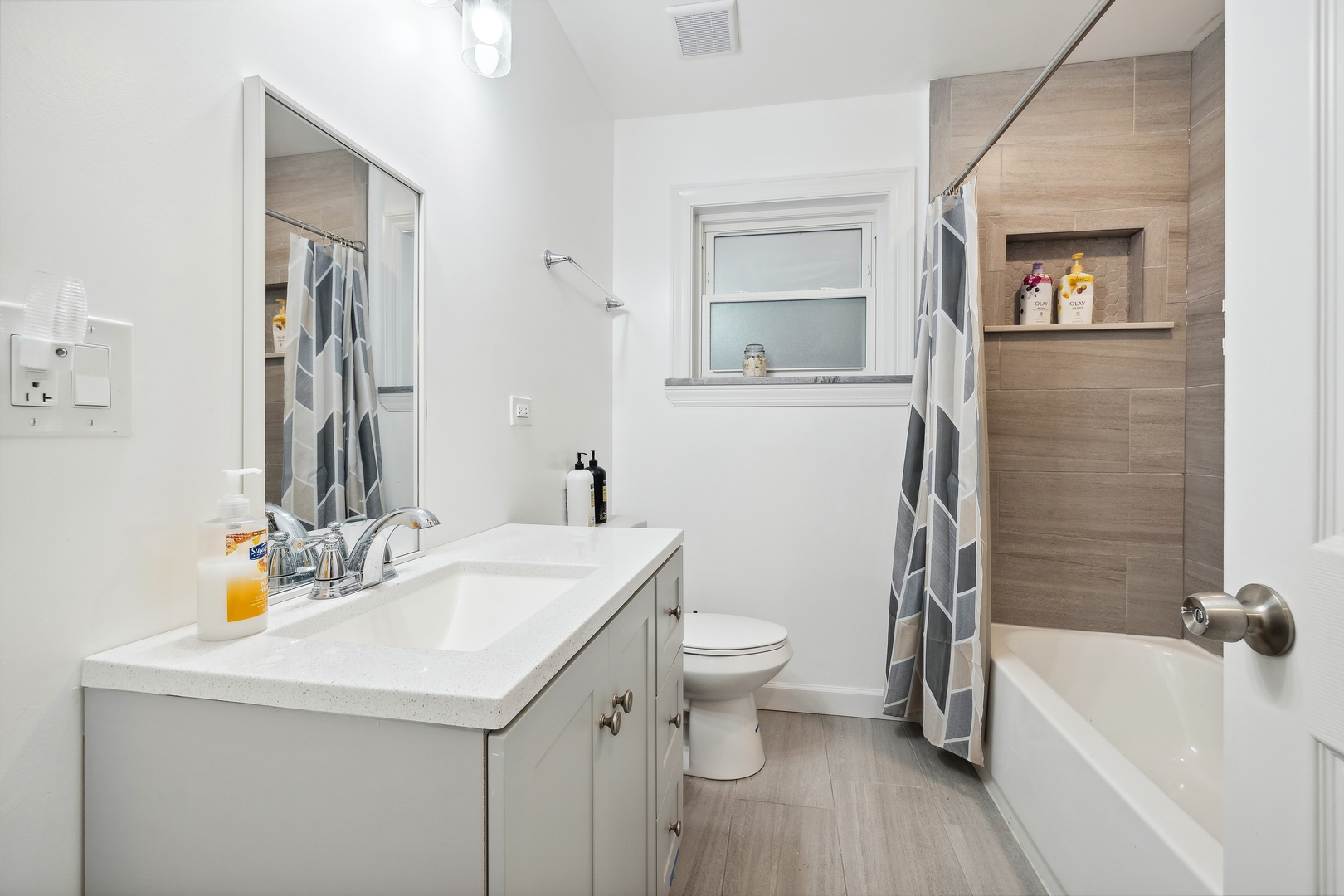 5565 W Gladys Avenue #2, Chicago, IL 60644