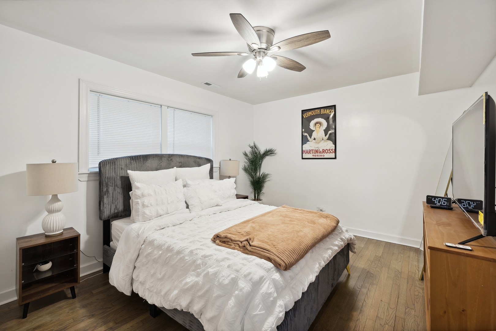 5565 W Gladys Avenue #2, Chicago, IL 60644