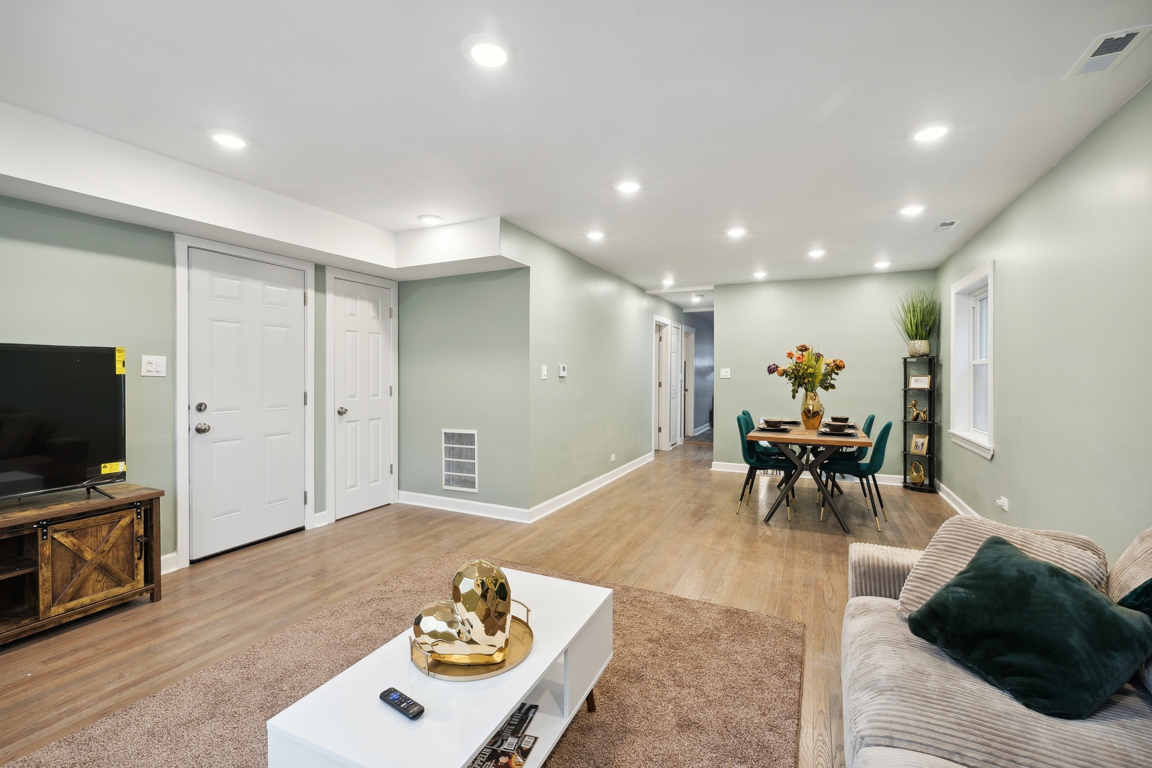 5565 W Gladys Avenue #2, Chicago, IL 60644