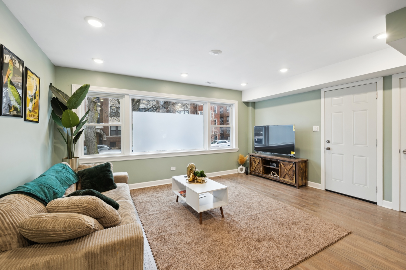 5565 W Gladys Avenue #2, Chicago, IL 60644