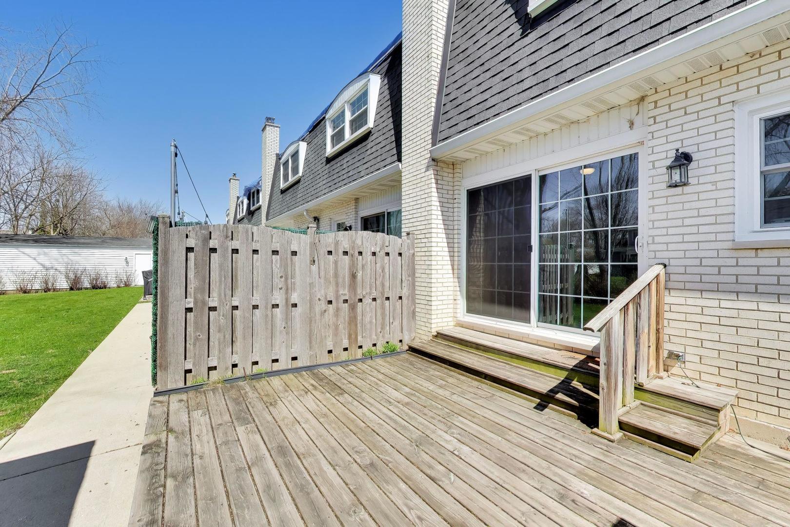 845 Country Club Drive #F, Libertyville, IL 60048