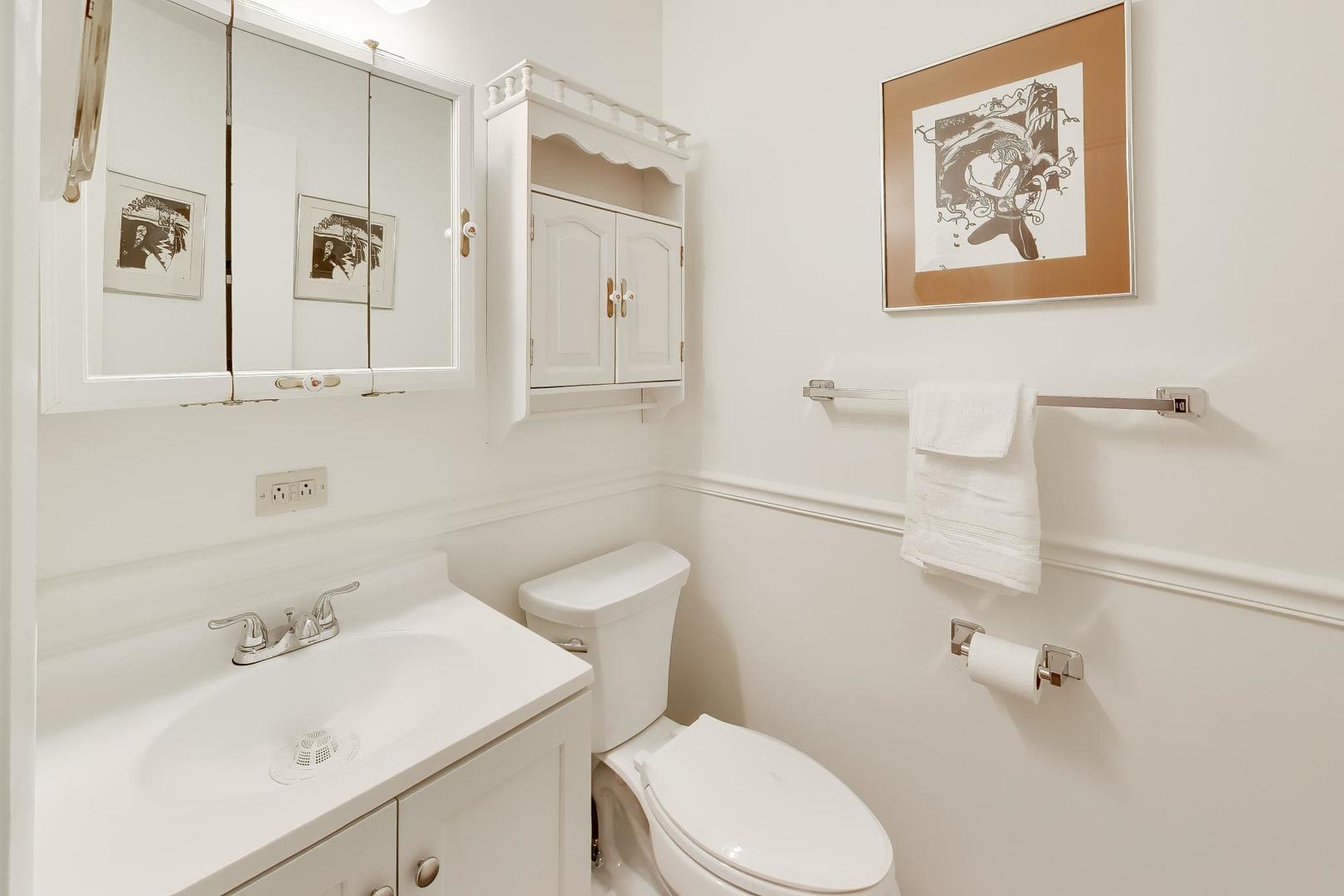 845 Country Club Drive #F, Libertyville, IL 60048