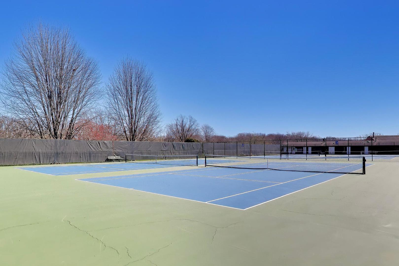 845 Country Club Drive #F, Libertyville, IL 60048