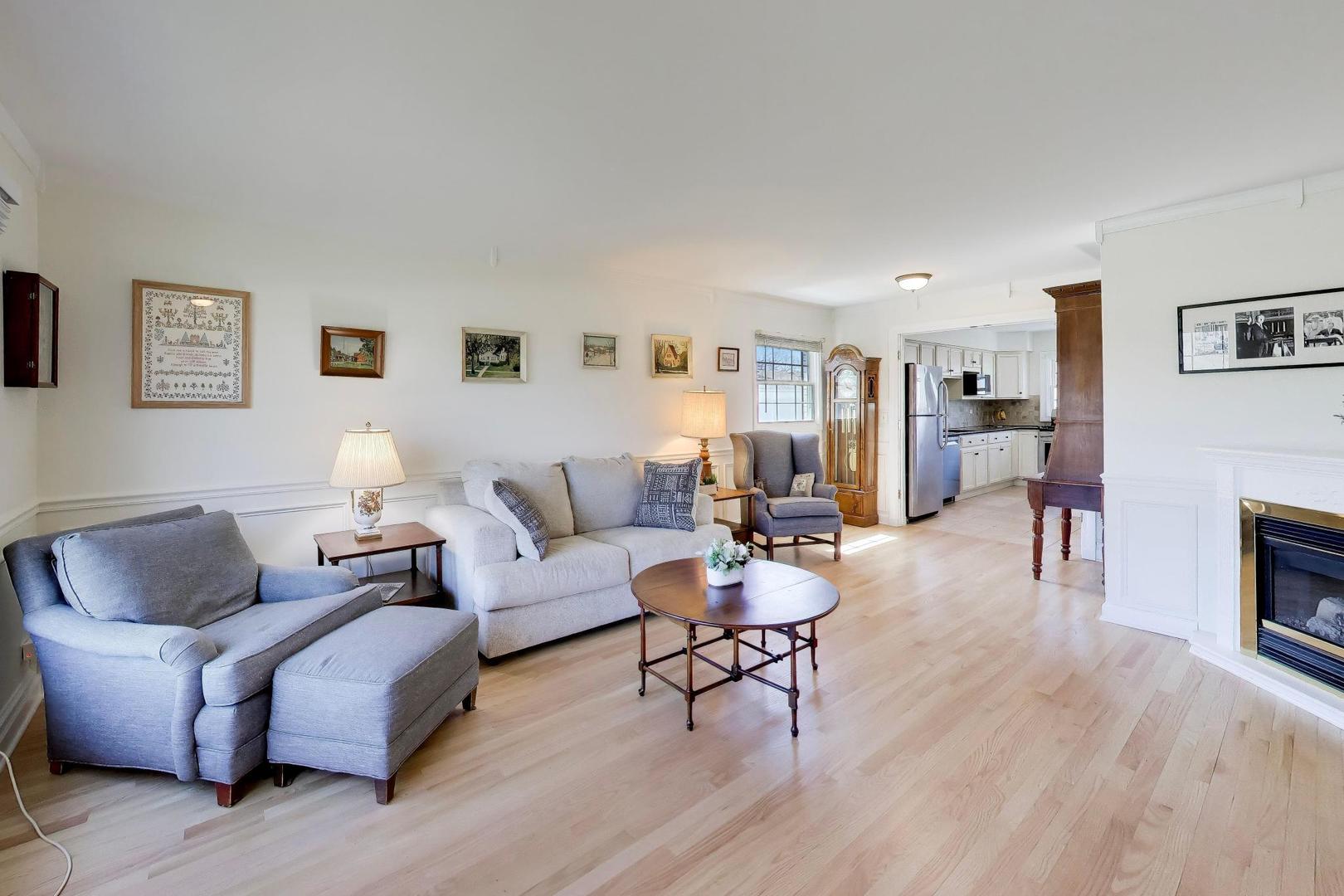 845 Country Club Drive #F, Libertyville, IL 60048