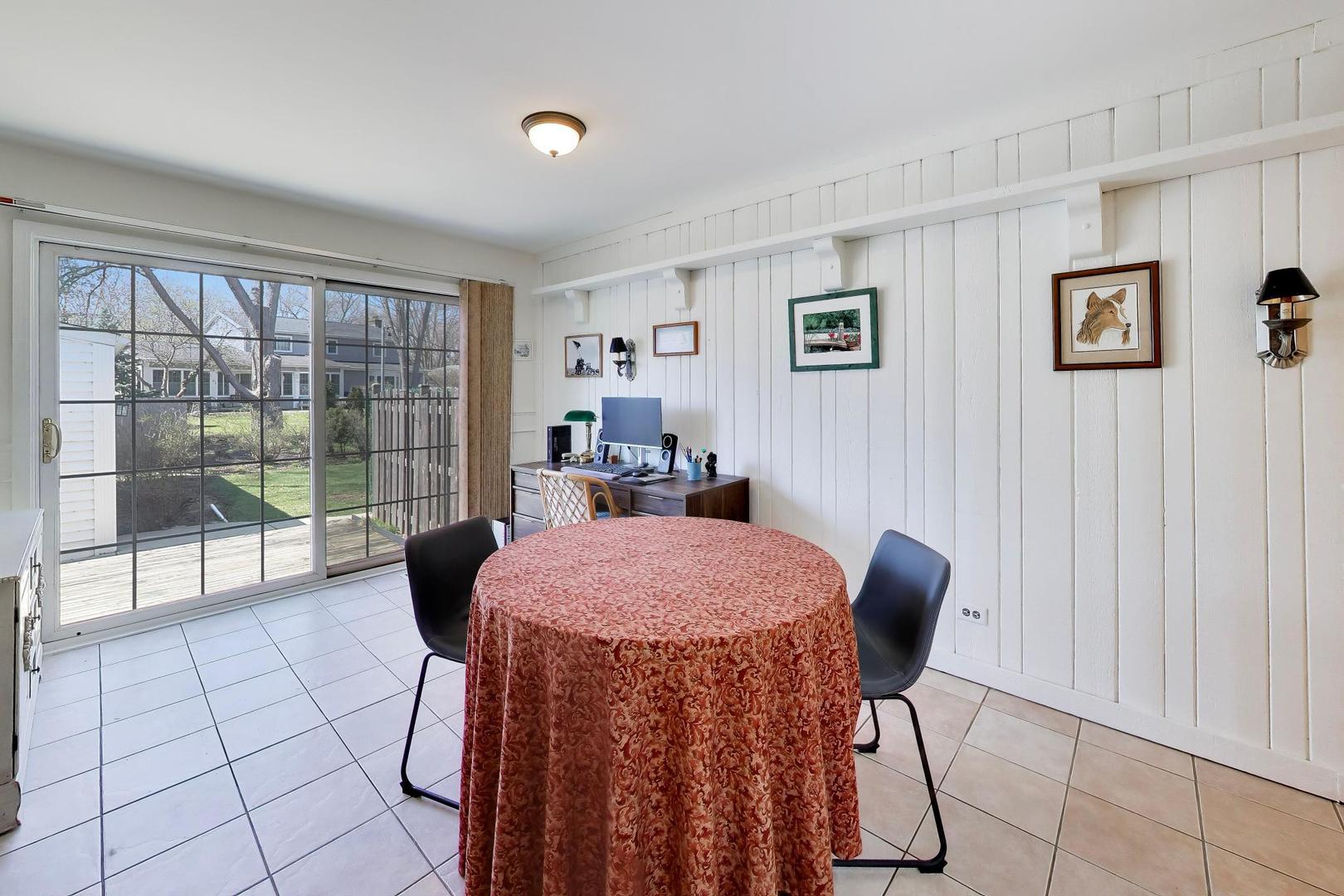 845 Country Club Drive #F, Libertyville, IL 60048