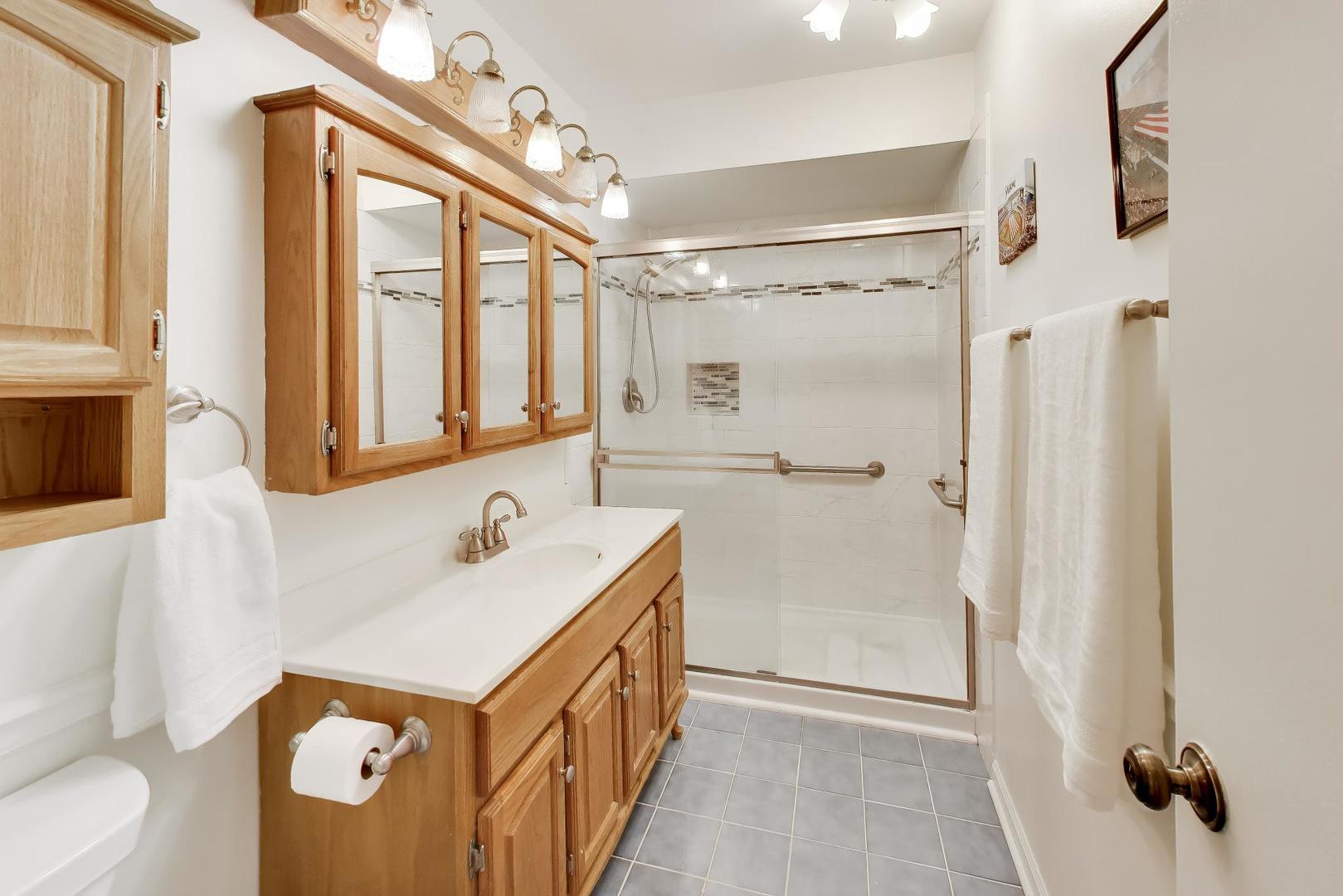 845 Country Club Drive #F, Libertyville, IL 60048