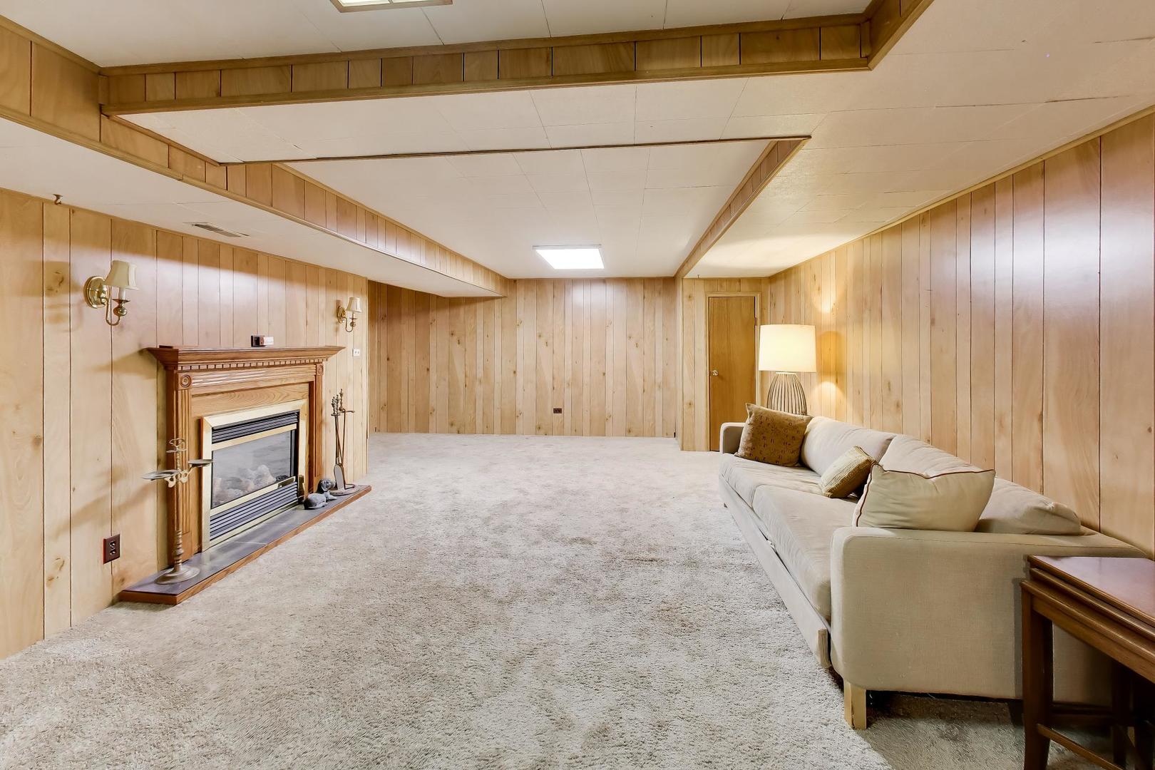 845 Country Club Drive #F, Libertyville, IL 60048