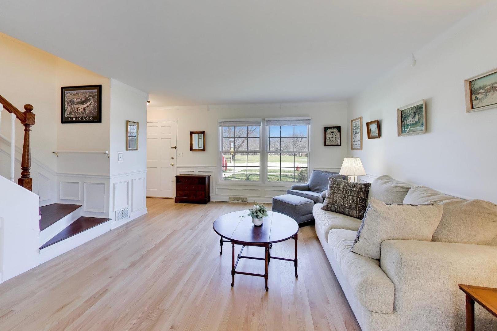 845 Country Club Drive #F, Libertyville, IL 60048