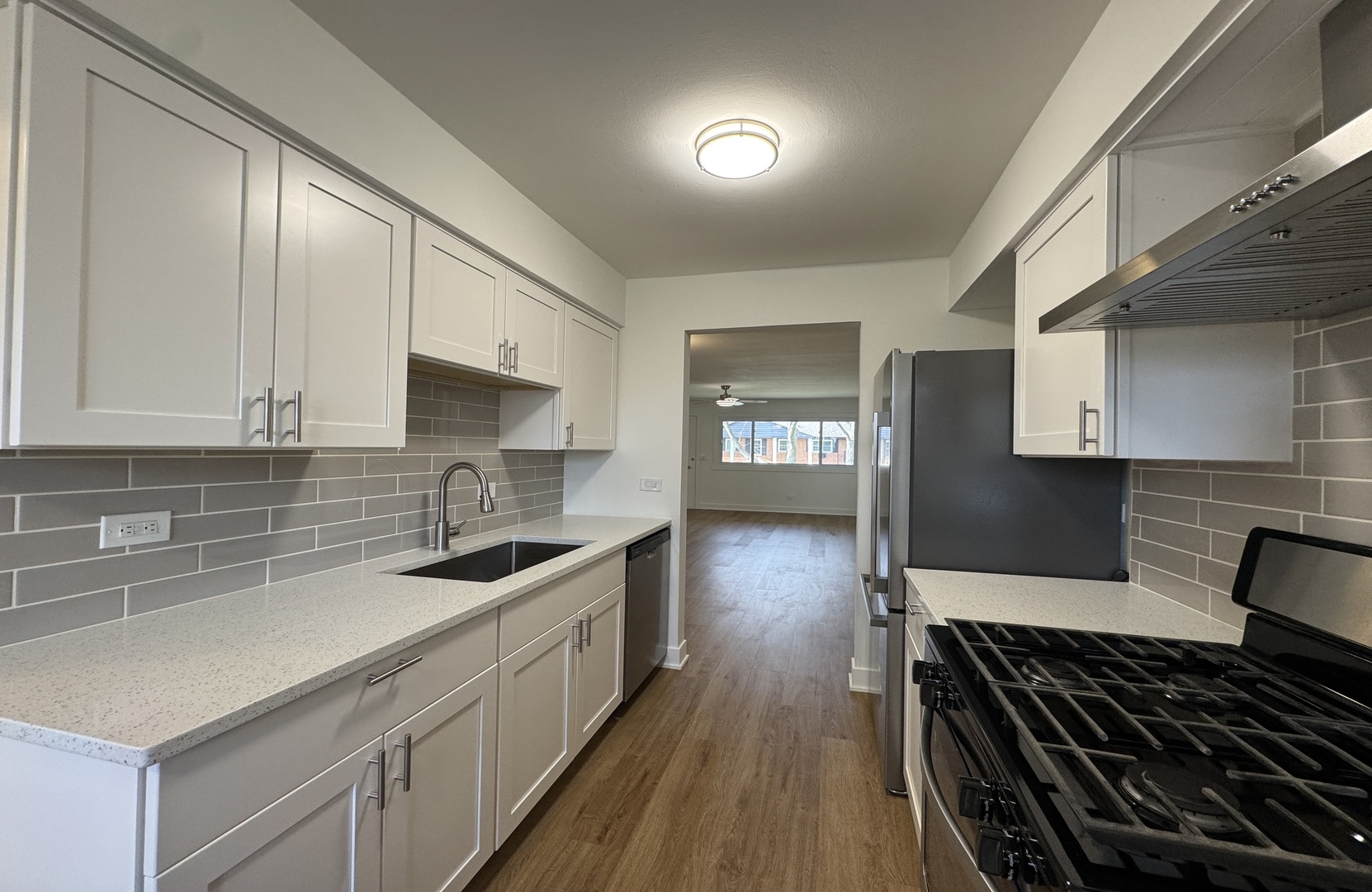 633 Dulles Road #B, Des Plaines, IL 60016