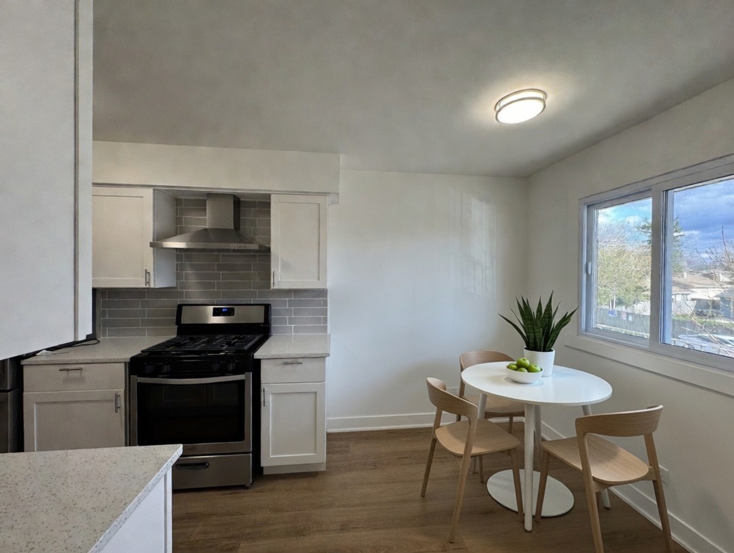 633 Dulles Road #B, Des Plaines, IL 60016