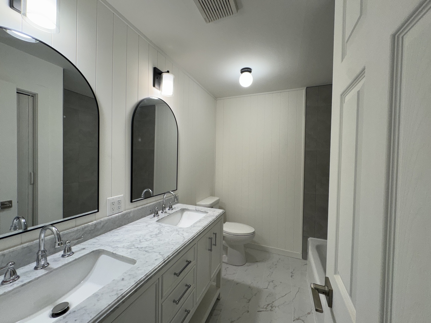 633 Dulles Road #B, Des Plaines, IL 60016