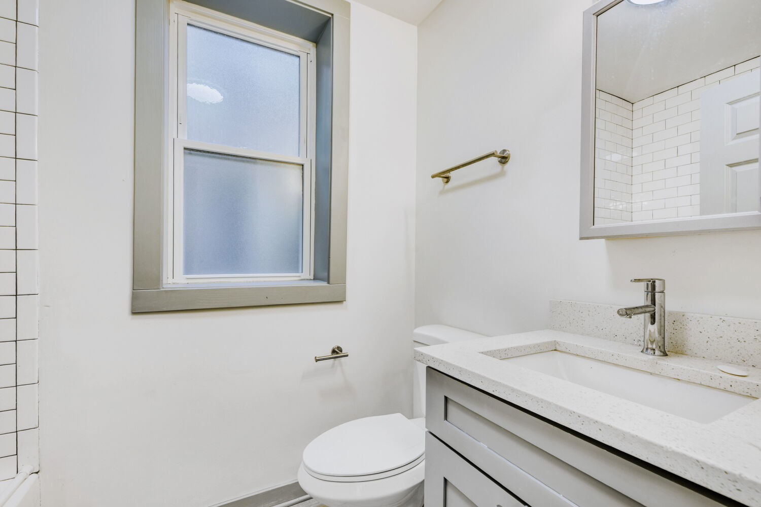 7953 S Essex Avenue, Chicago, IL 60617