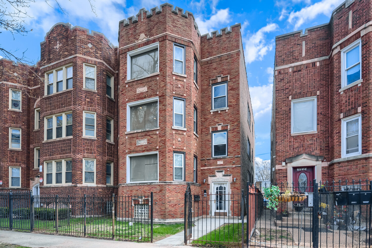 7953 S Essex Avenue, Chicago, IL 60617