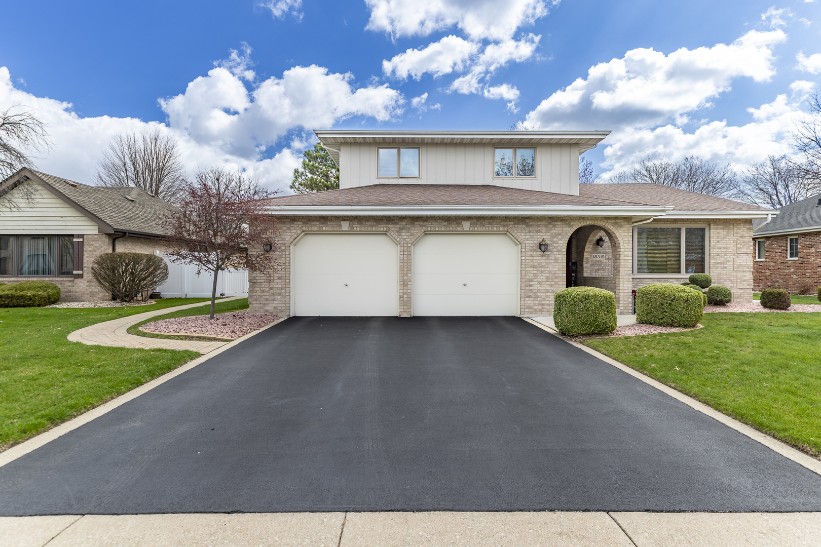 18319 Holland Road, Lansing, IL 60438