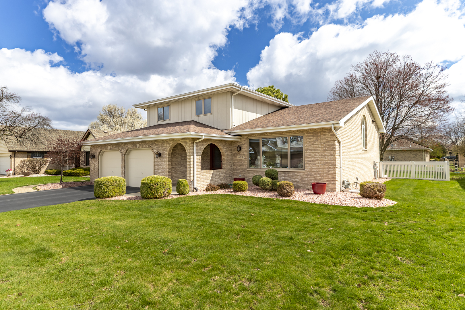 18319 Holland Road, Lansing, IL 60438