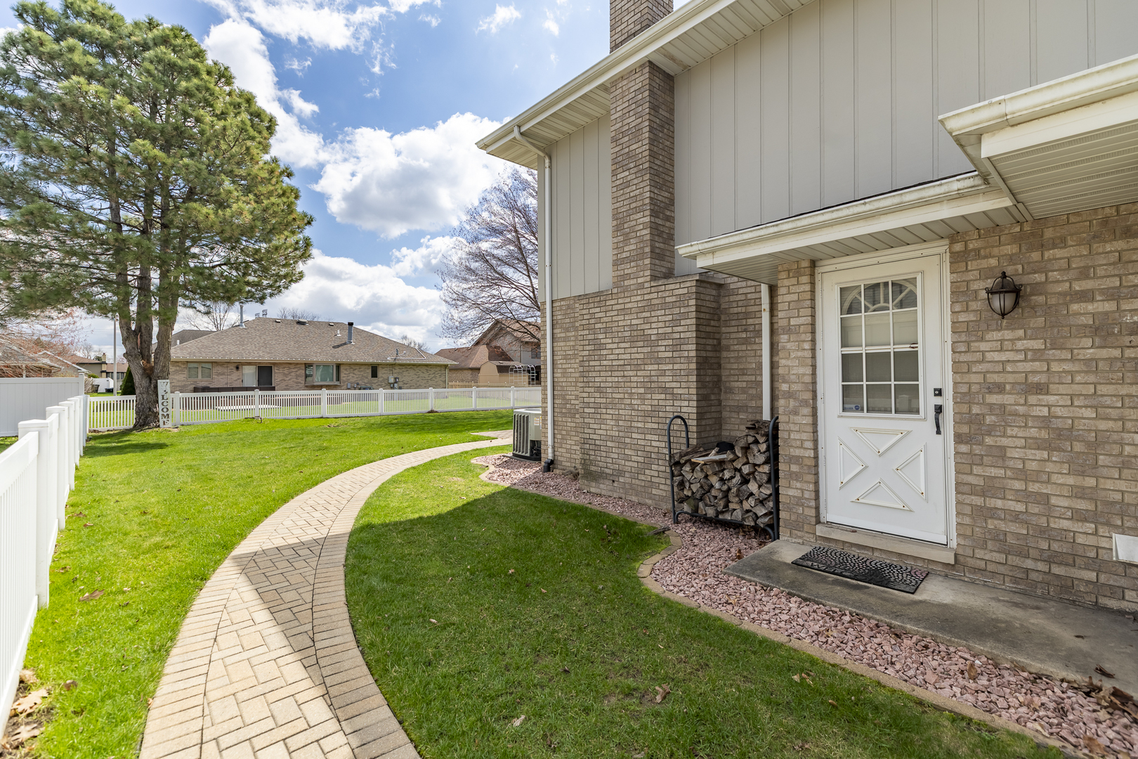 18319 Holland Road, Lansing, IL 60438